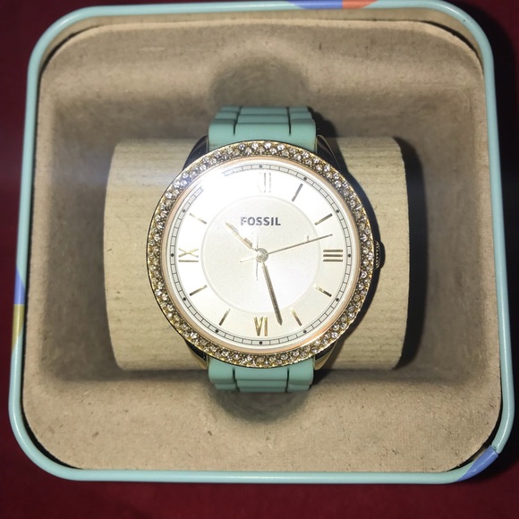 Gold Fossil Watch - Picture 2 of 4